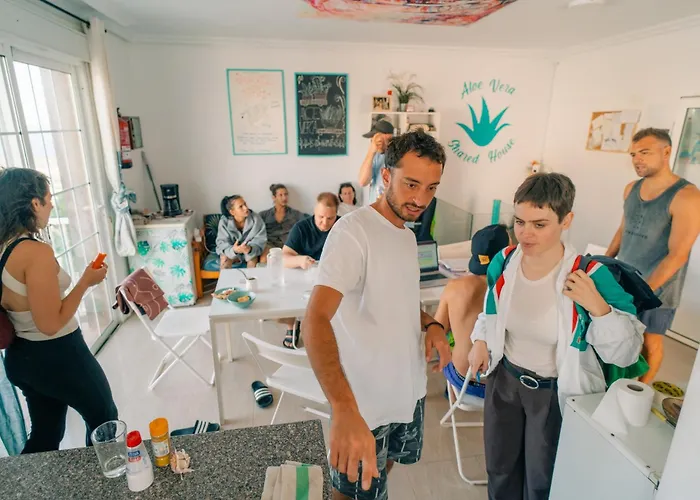 Aloe Vera Shared House Хостел *